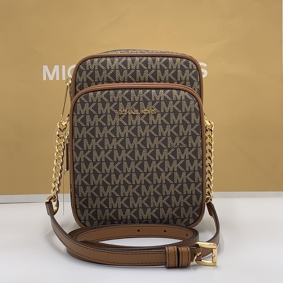 MICHAEL KORS
Jet Set Travel Medium Signature Logo Crossbody Bag
COLOR BR… - Picture 5 of 14